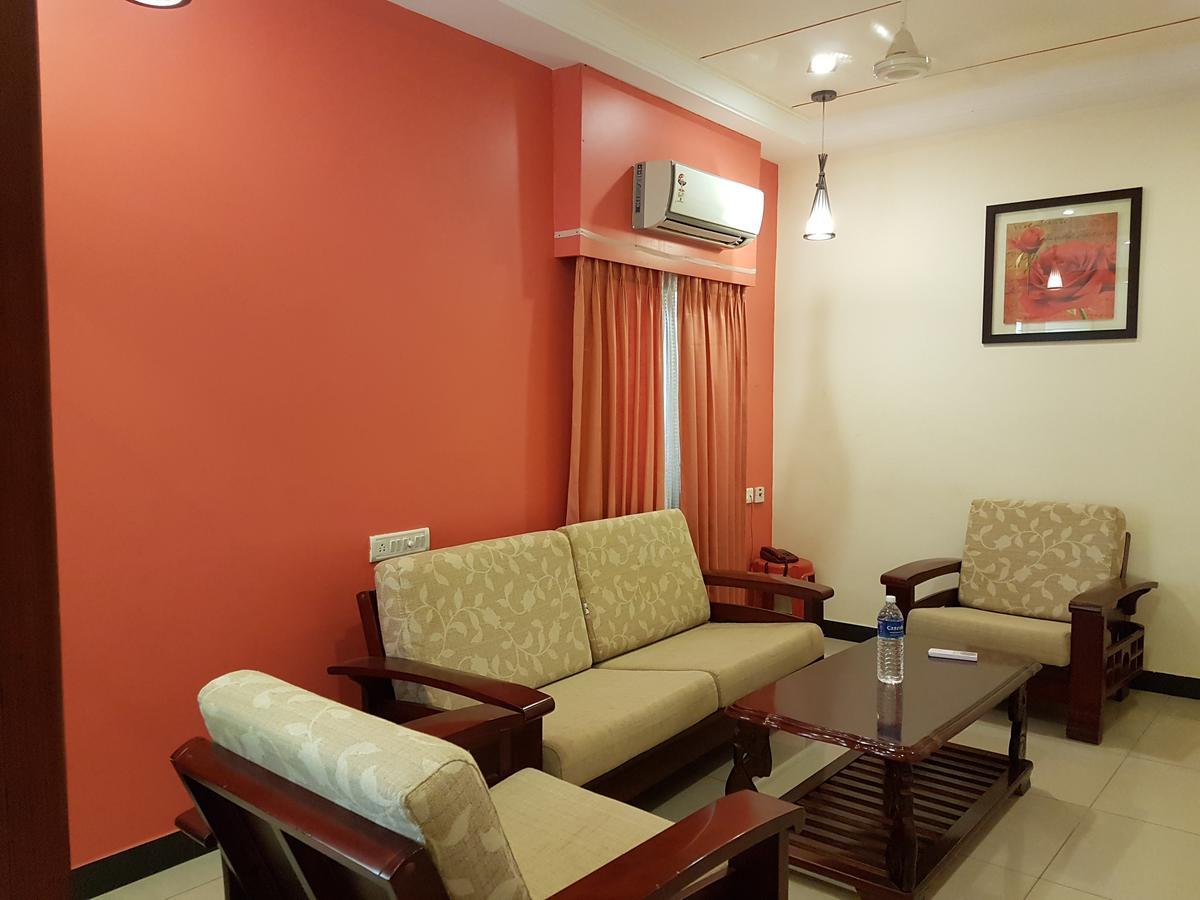 Hotel Subhalakshmi Palace กาไรก์กูดี ภายนอก รูปภาพ