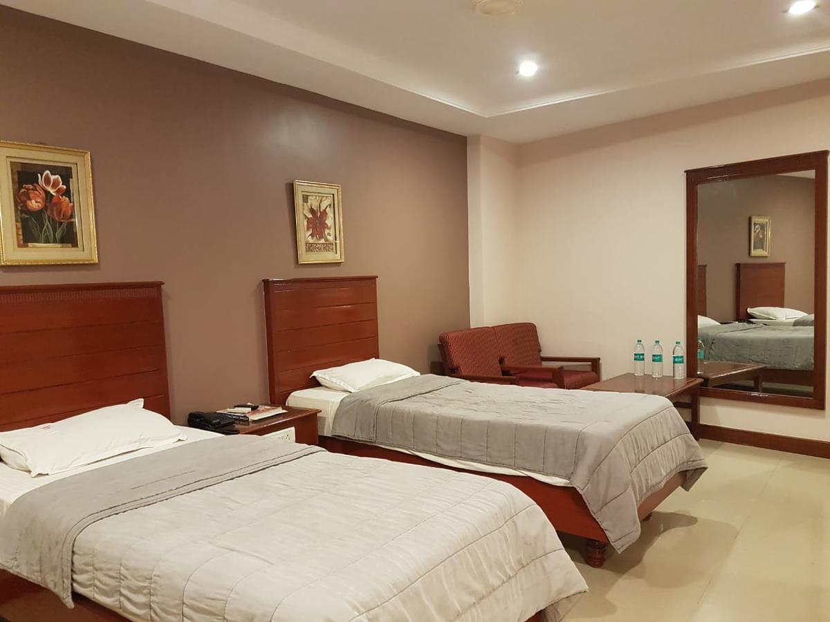 Hotel Subhalakshmi Palace กาไรก์กูดี ภายนอก รูปภาพ