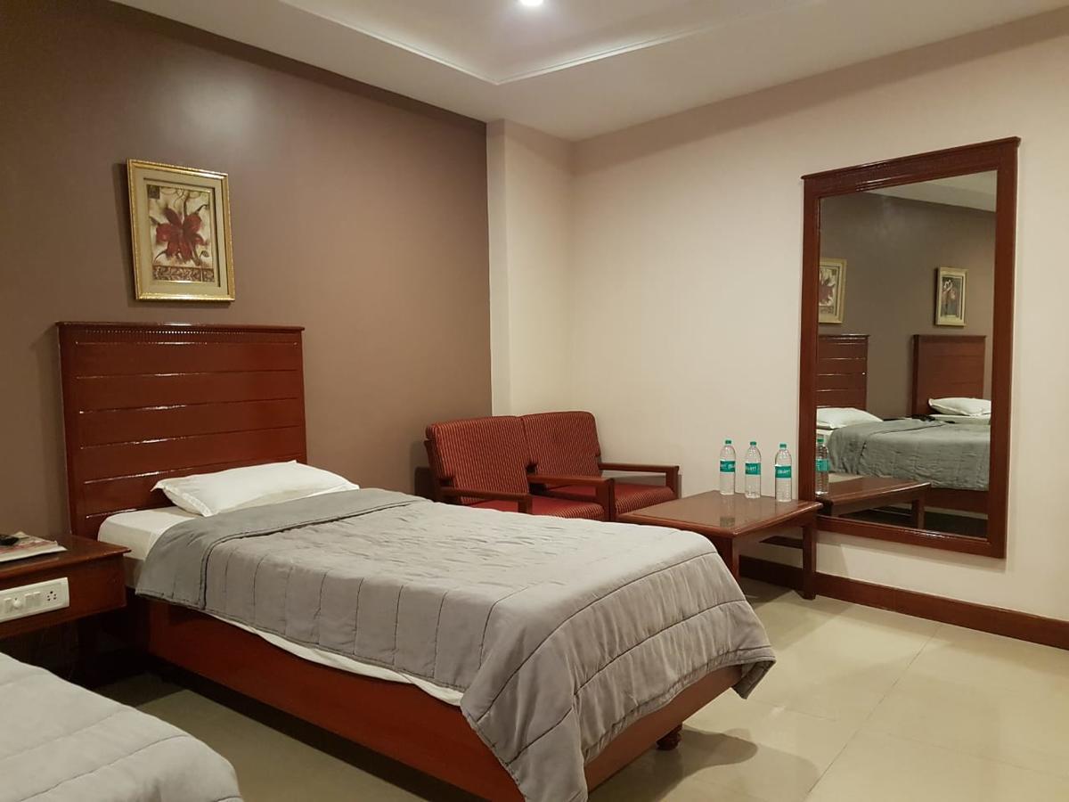 Hotel Subhalakshmi Palace กาไรก์กูดี ภายนอก รูปภาพ