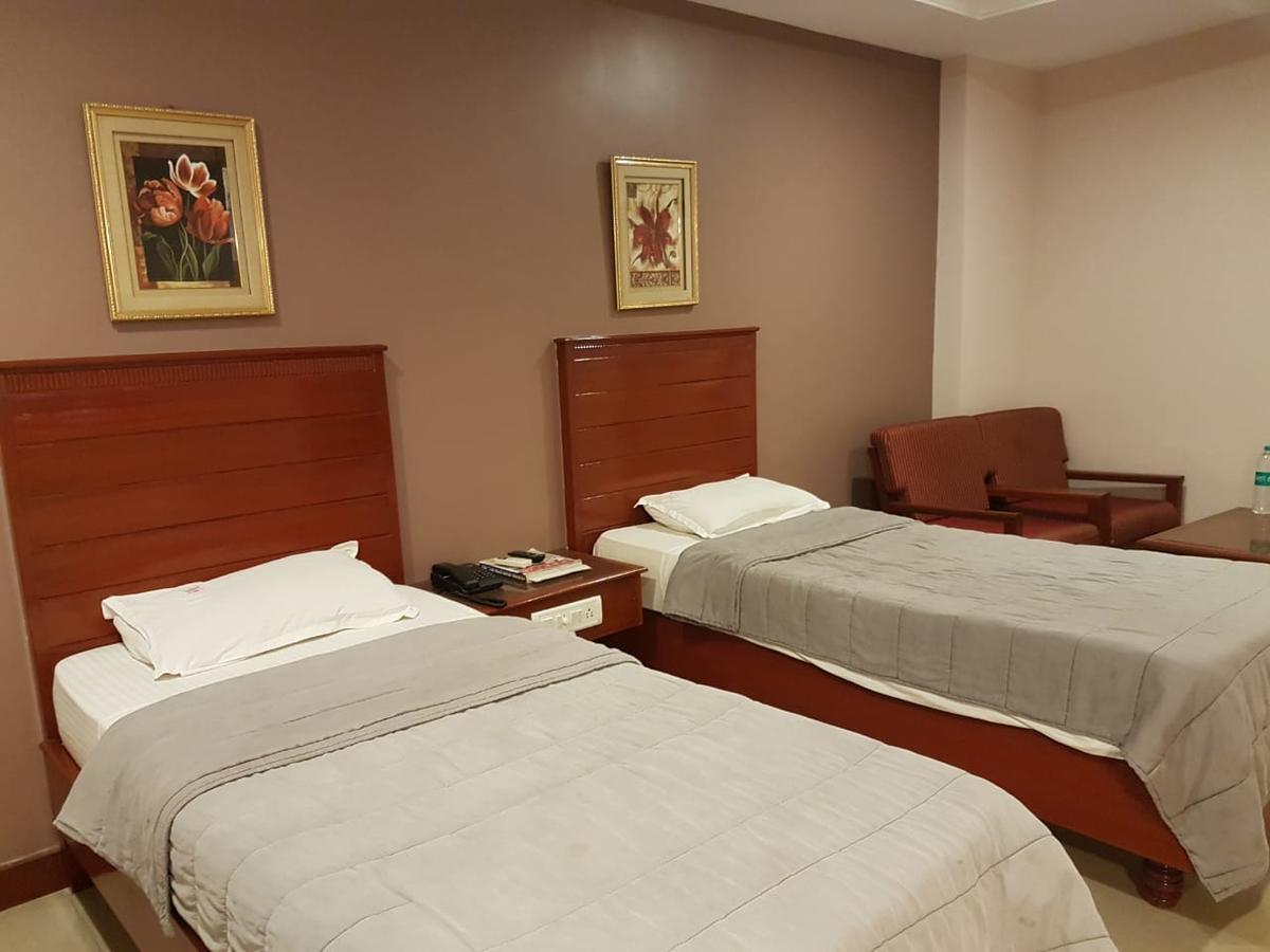 Hotel Subhalakshmi Palace กาไรก์กูดี ภายนอก รูปภาพ