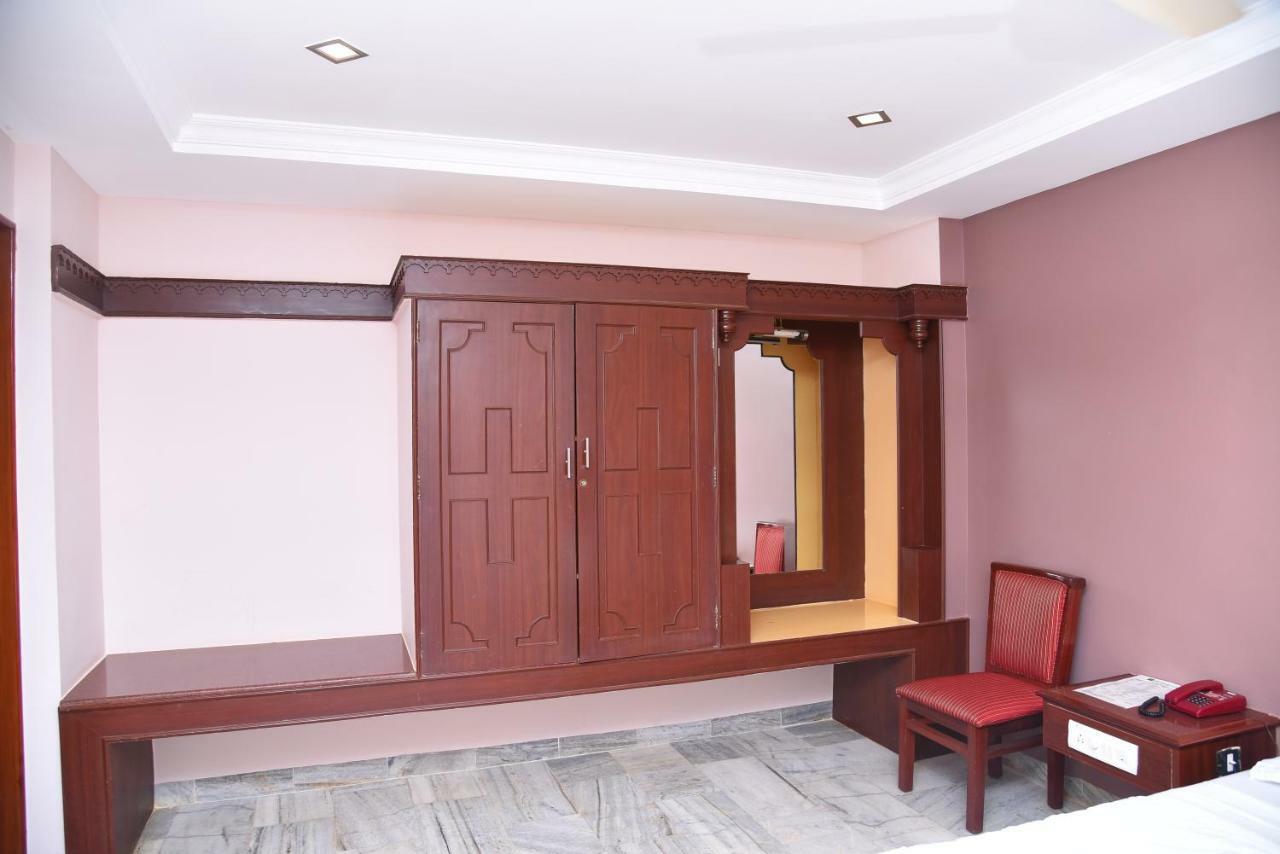 Hotel Subhalakshmi Palace กาไรก์กูดี ภายนอก รูปภาพ