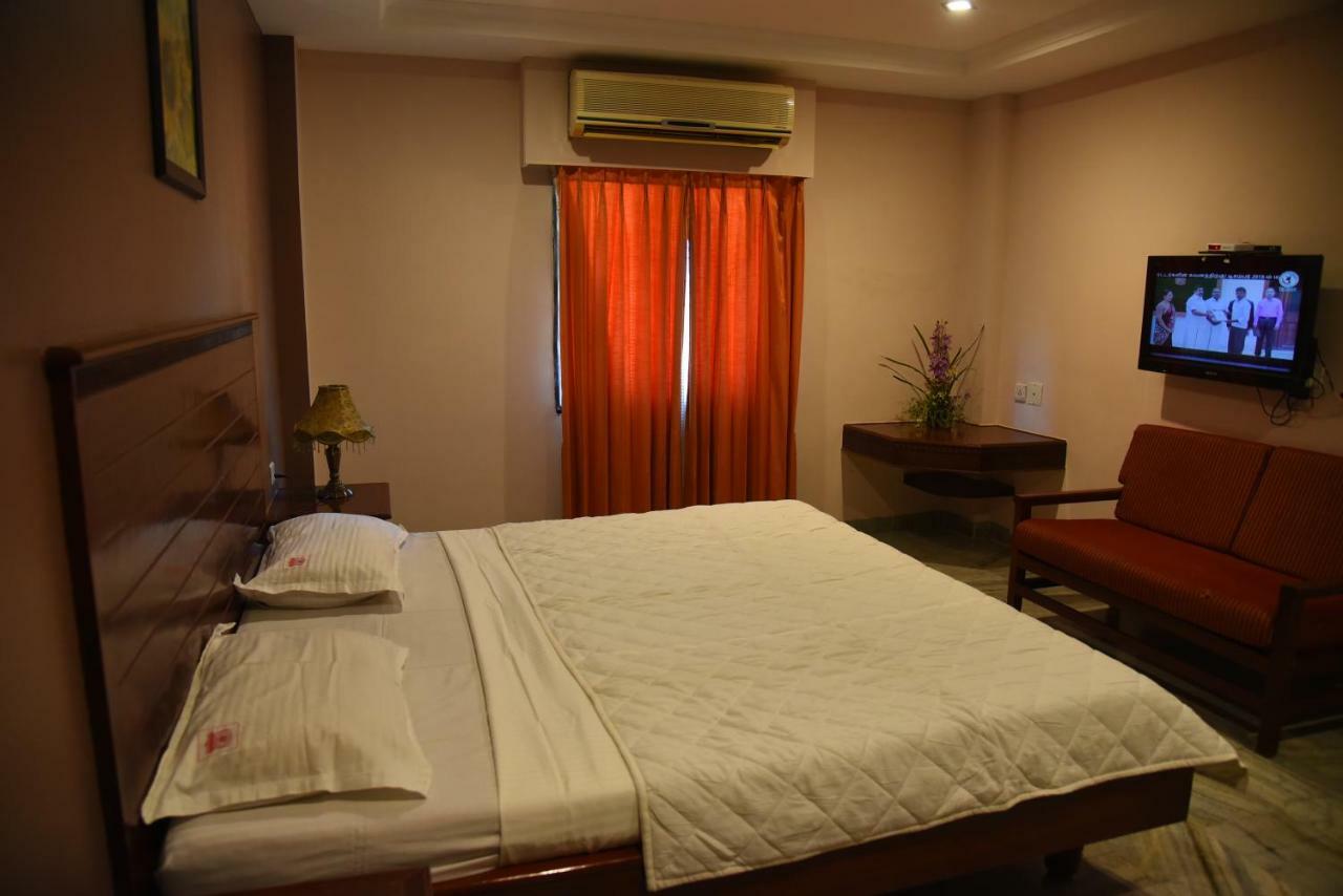 Hotel Subhalakshmi Palace กาไรก์กูดี ภายนอก รูปภาพ