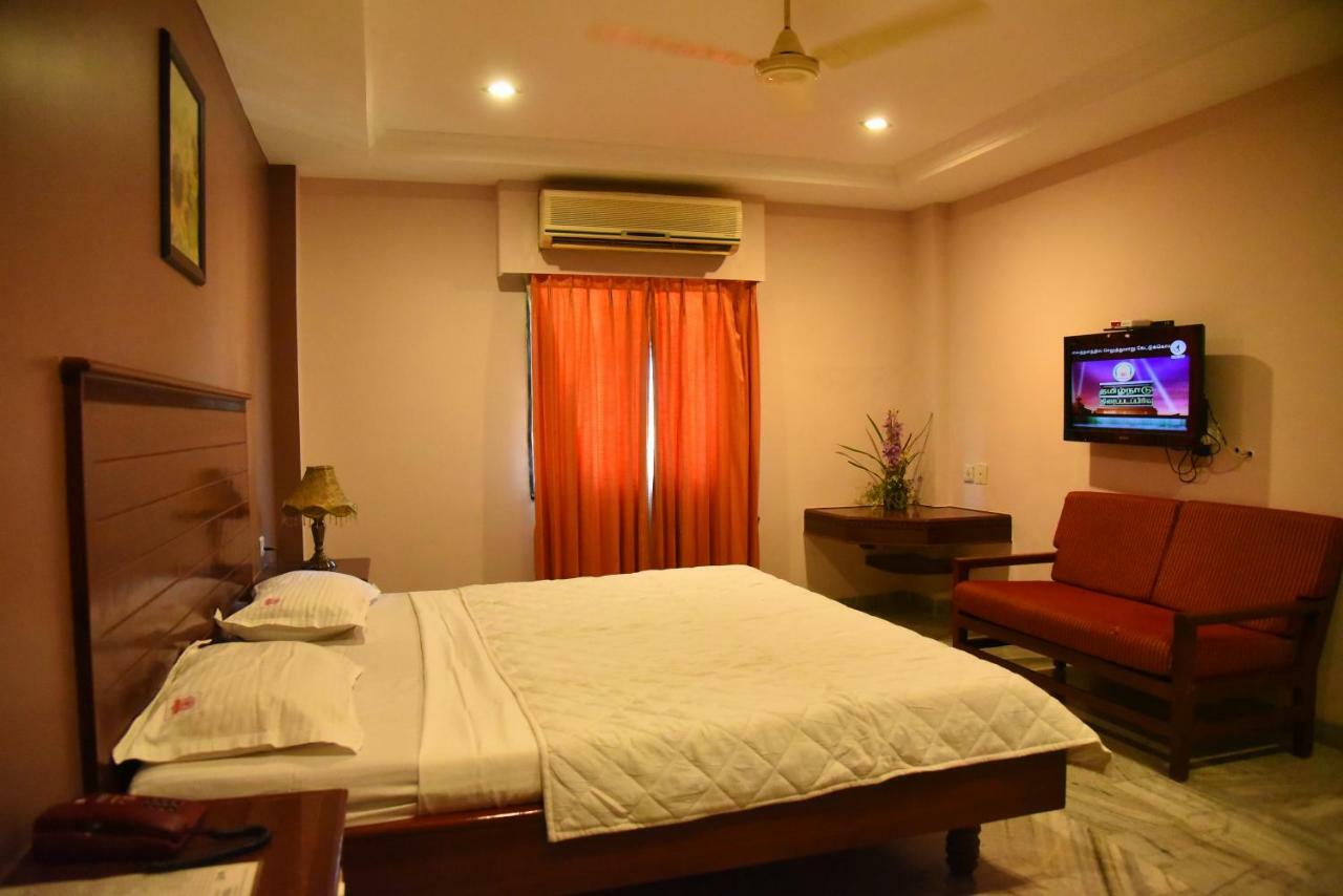 Hotel Subhalakshmi Palace กาไรก์กูดี ภายนอก รูปภาพ