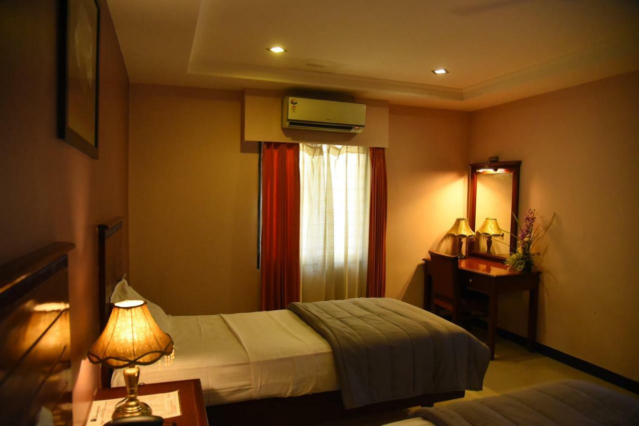 Hotel Subhalakshmi Palace กาไรก์กูดี ภายนอก รูปภาพ