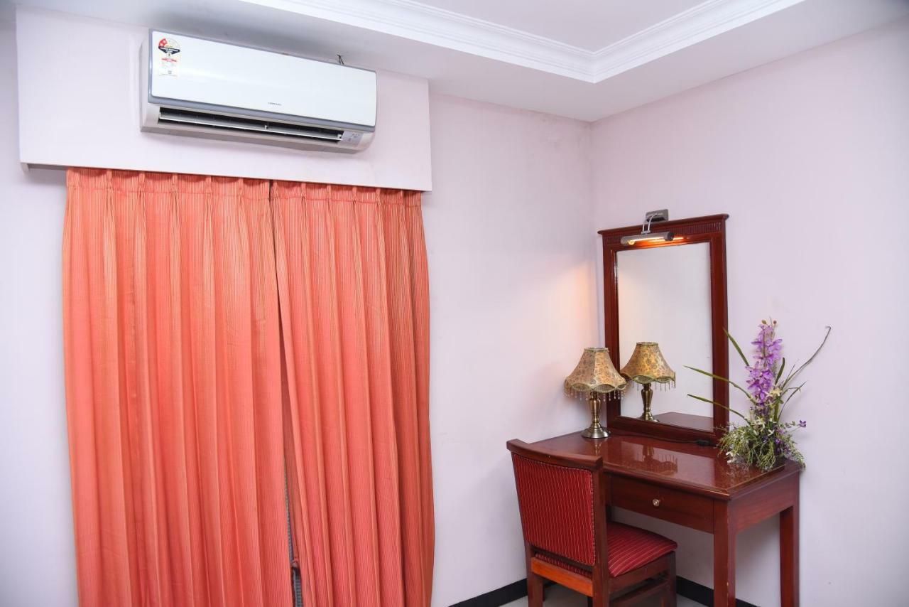 Hotel Subhalakshmi Palace กาไรก์กูดี ภายนอก รูปภาพ