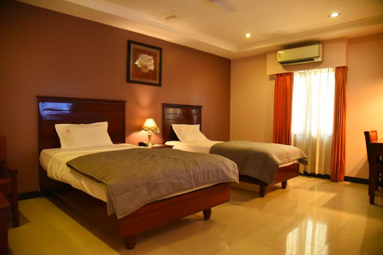 Hotel Subhalakshmi Palace กาไรก์กูดี ภายนอก รูปภาพ