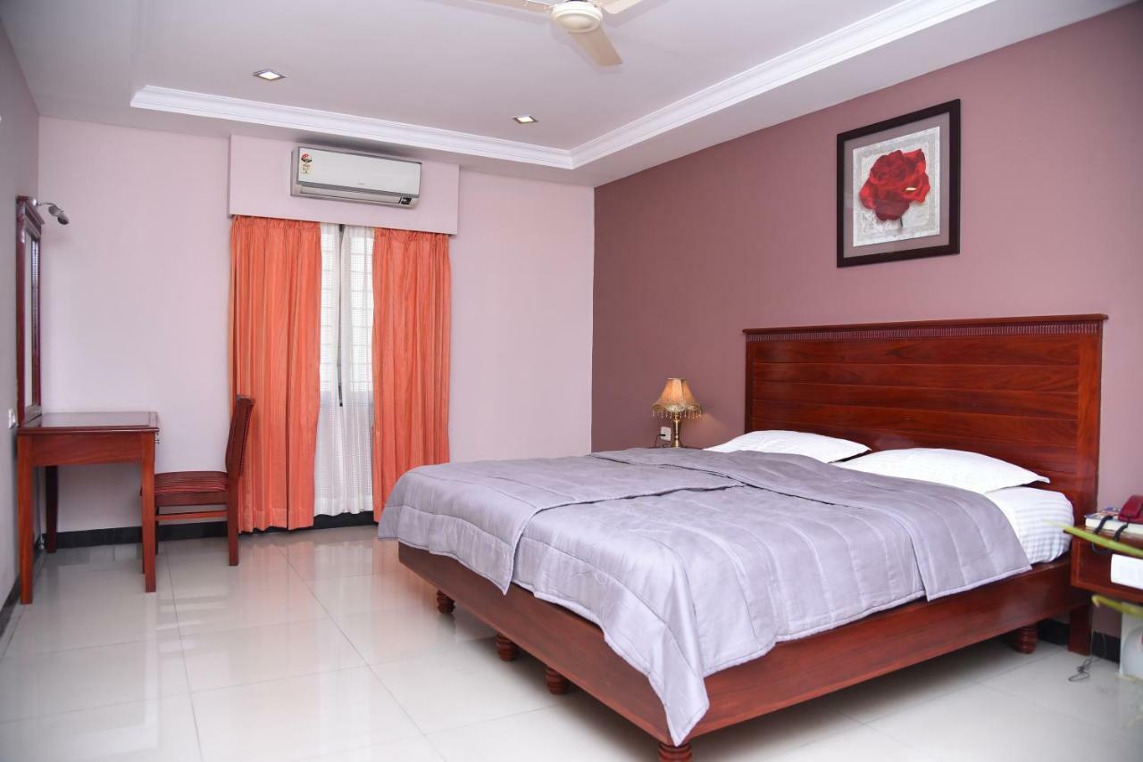 Hotel Subhalakshmi Palace กาไรก์กูดี ภายนอก รูปภาพ