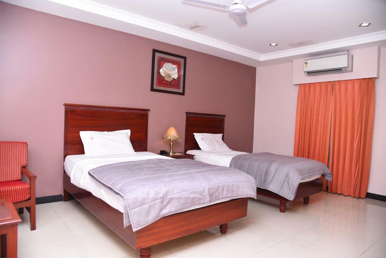 Hotel Subhalakshmi Palace กาไรก์กูดี ภายนอก รูปภาพ