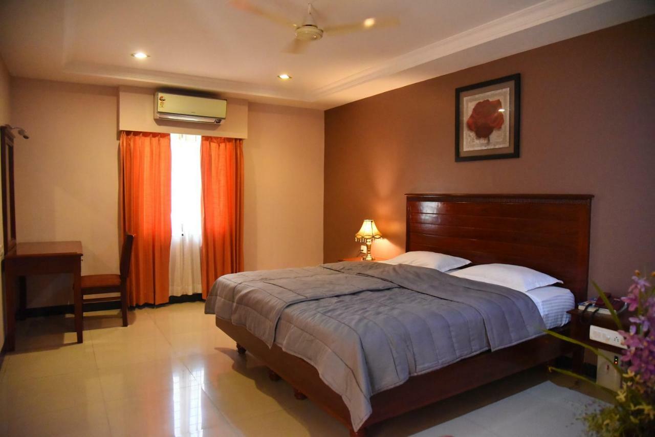 Hotel Subhalakshmi Palace กาไรก์กูดี ภายนอก รูปภาพ