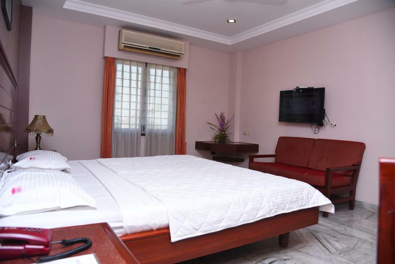 Hotel Subhalakshmi Palace กาไรก์กูดี ภายนอก รูปภาพ