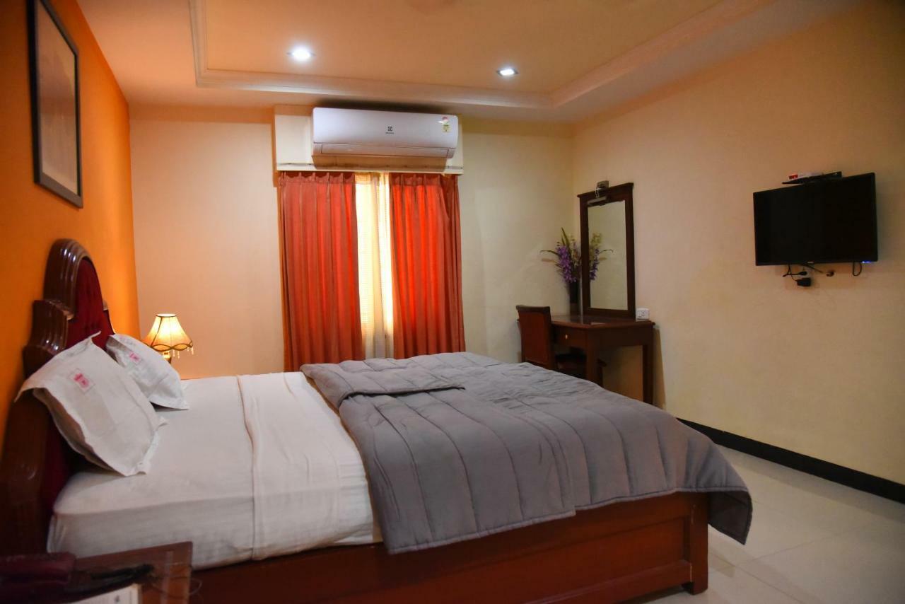 Hotel Subhalakshmi Palace กาไรก์กูดี ภายนอก รูปภาพ