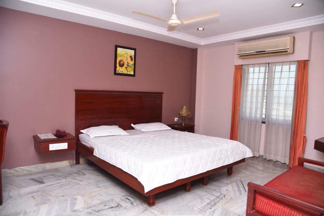 Hotel Subhalakshmi Palace กาไรก์กูดี ภายนอก รูปภาพ